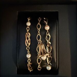 Elegant Gold and Pearl Bracelet
